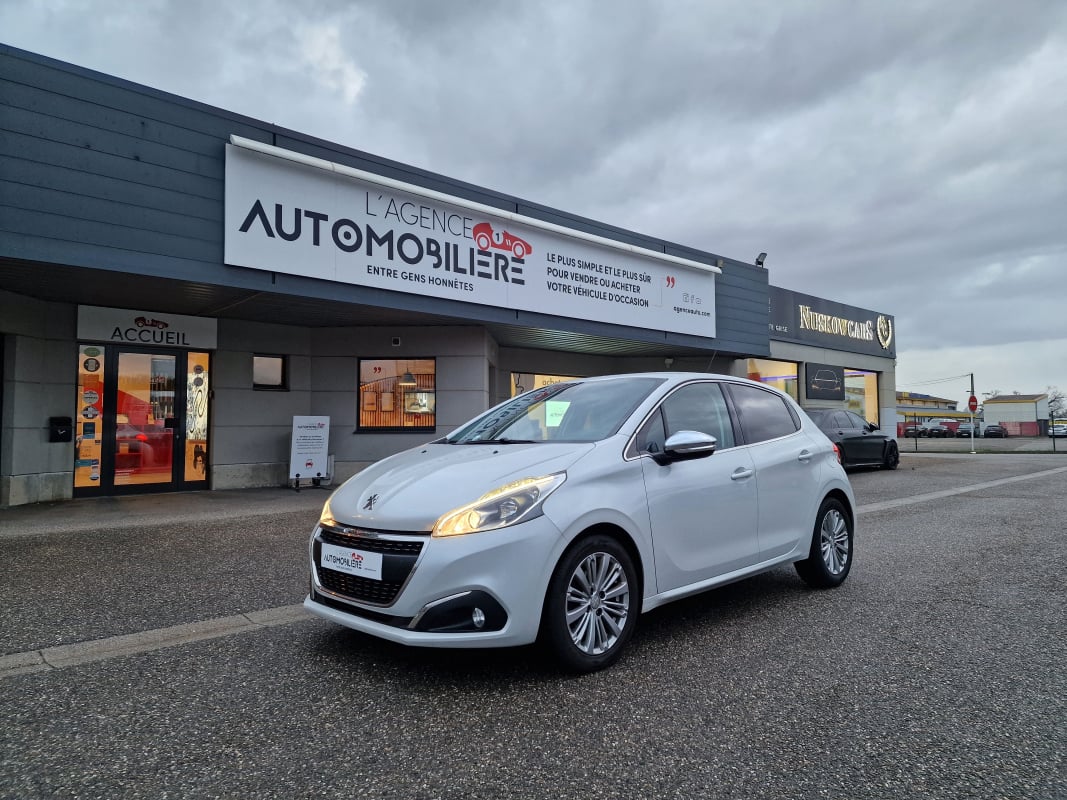 Peugeot 208 1.6 Blue HDi 100 cv 5 Portes ALLURE — 1