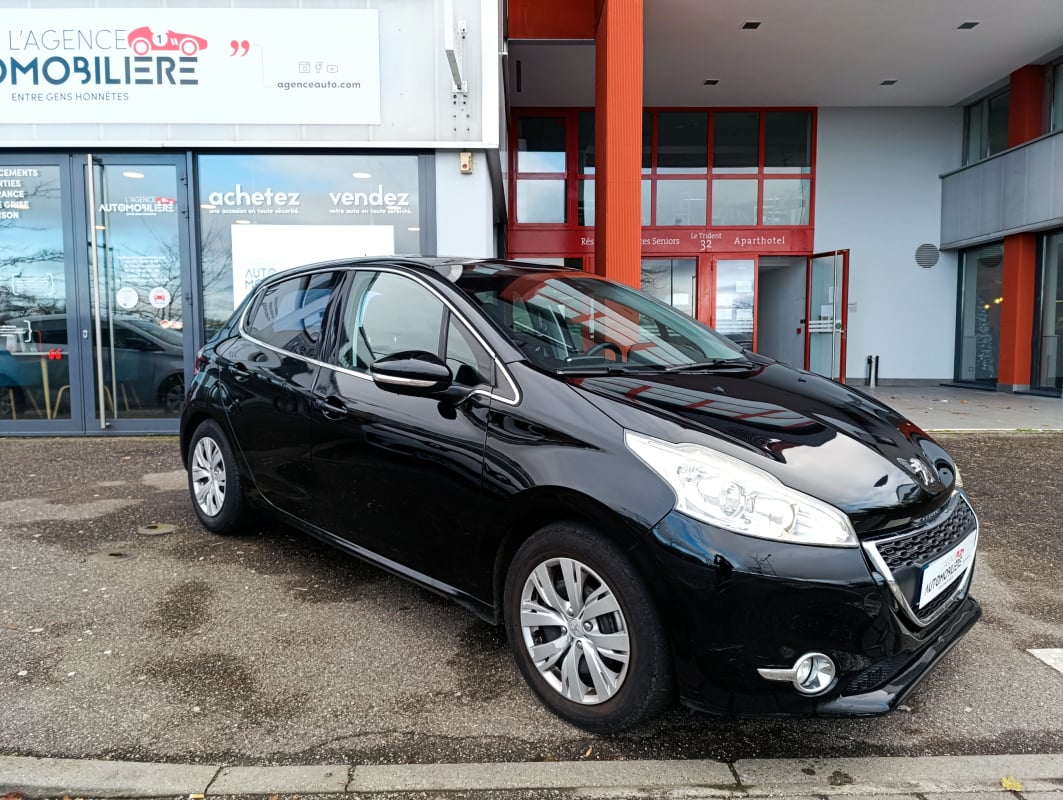 Peugeot 208 1.6 HDi 115 cv ALLURE — 1