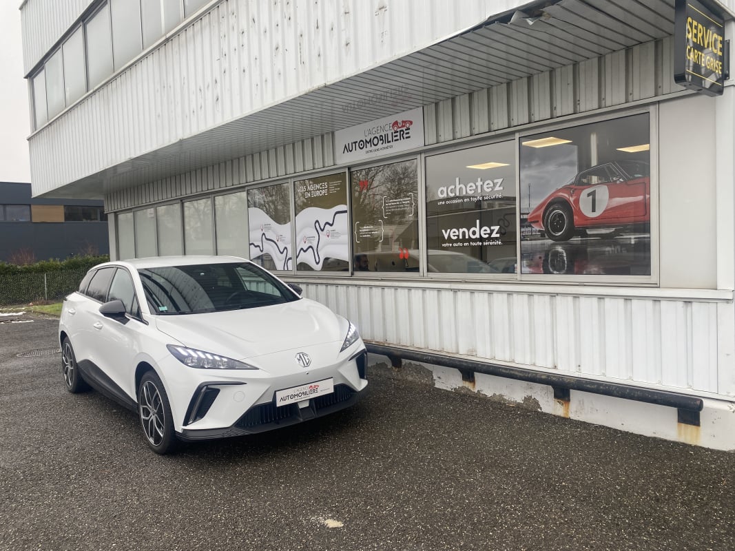 MG MG4 EV 64KWH - 2WD LUXURY 204 CV Autonomie 450KM — 1