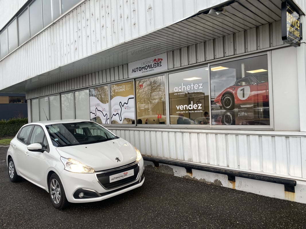 Peugeot 208 I 5 Portes 1.6 Blue HDi FAP S&S 99 CV - GARANTIE 12 MOIS — 1