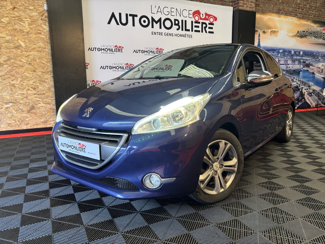 Peugeot 208 1.2 VTI ALLURE — 1