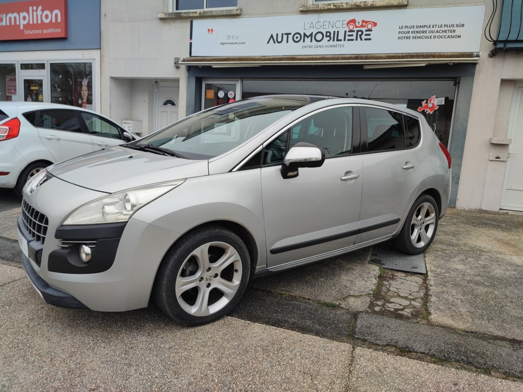 Peugeot 3008 1.6 HDi PREMIUM PACK BOITE AUTO 110 cv 2 EME MAIN — 1