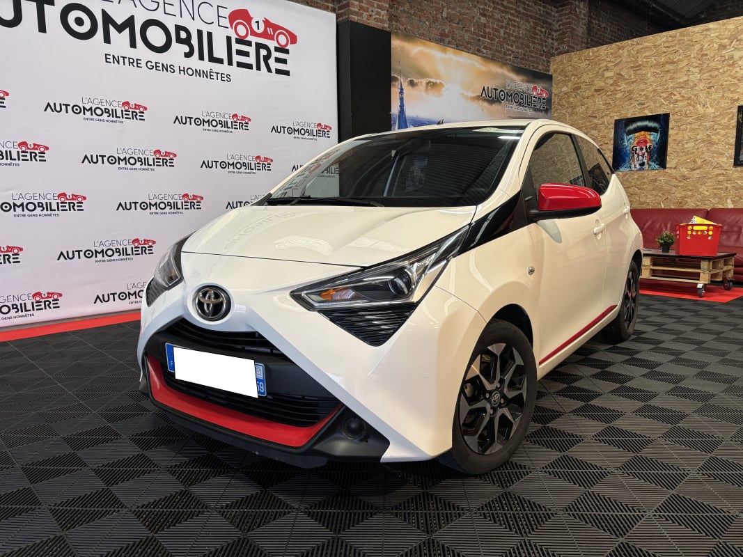 Toyota Aygo 1.0 VVTI 12V X-PLAY 5P — 1