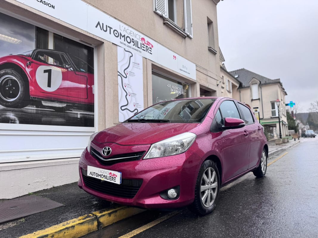Toyota Yaris III 1.3 VVT-I 100cv DYNAMIC BVA CVT +OPTIONS — 1