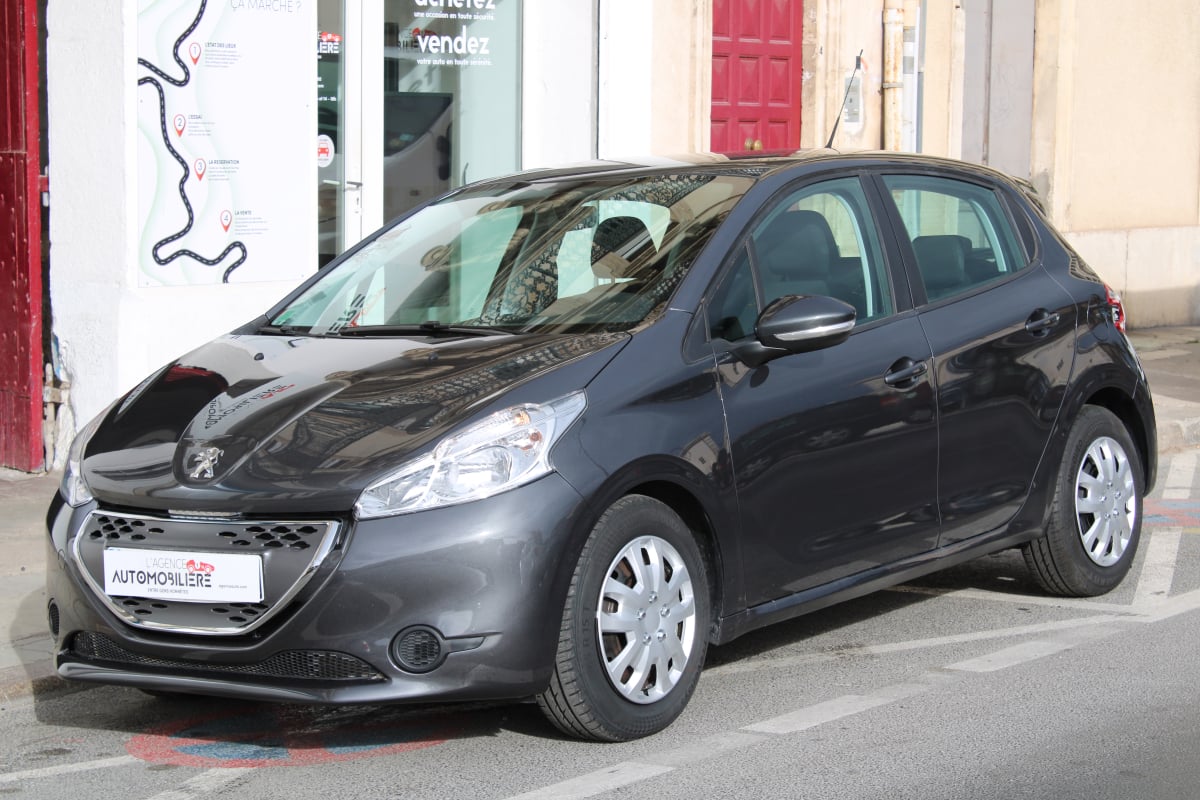 Peugeot 208 GENERATION-I 1.4 E-HDI 70 BLUE-LION ACTIVE BMP BVA (Entretien à jour, Distribution neuve)) — 1