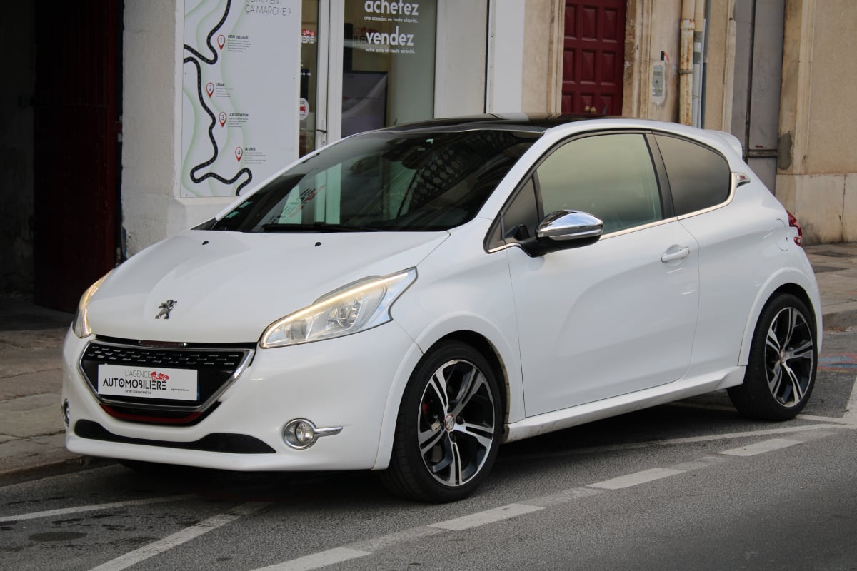 Peugeot 208 GENERATION-I 1.6 200 GTI (Toit panoramique, Entretien à jour,..) — 1