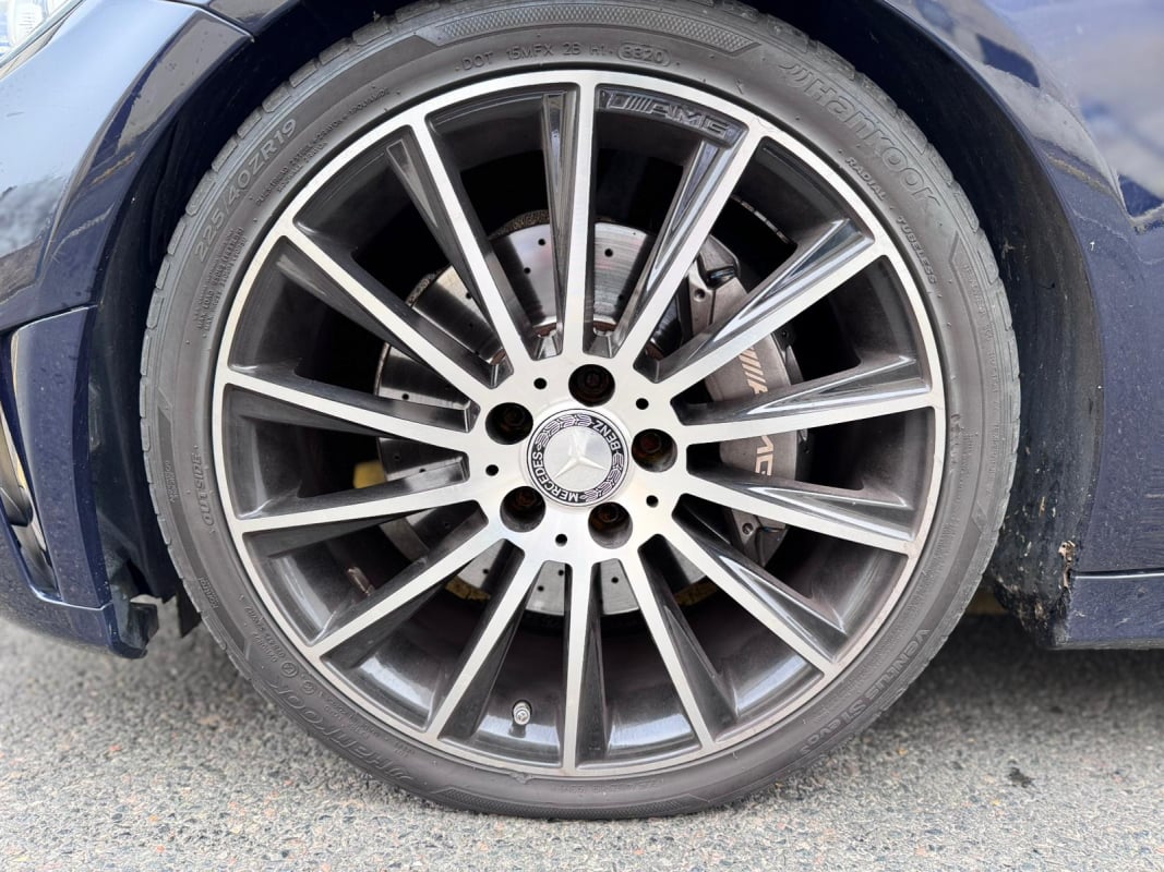 Mercedes-Benz Classe C 300 256cv AMG LINE + BURMESTER + VOLANT AMG + LED AMBIANCE — 28