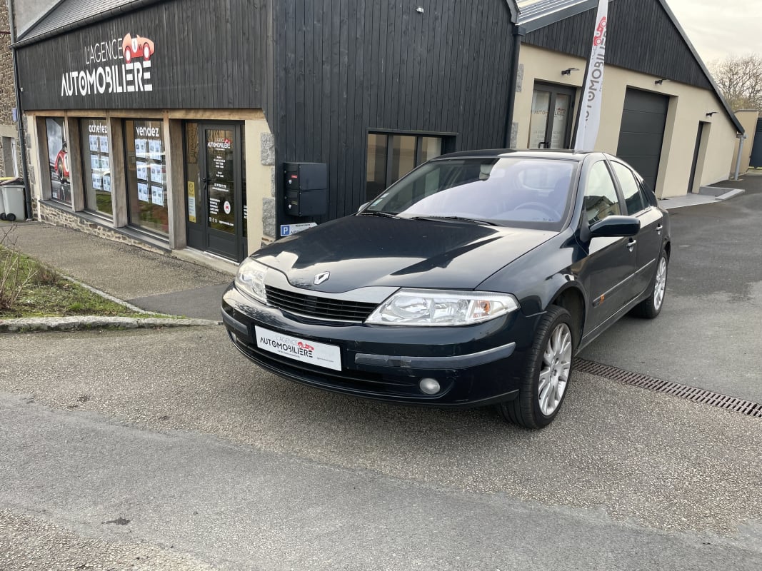 Renault Laguna 1.8 16V 120 CH DYNAMIQUE — 1