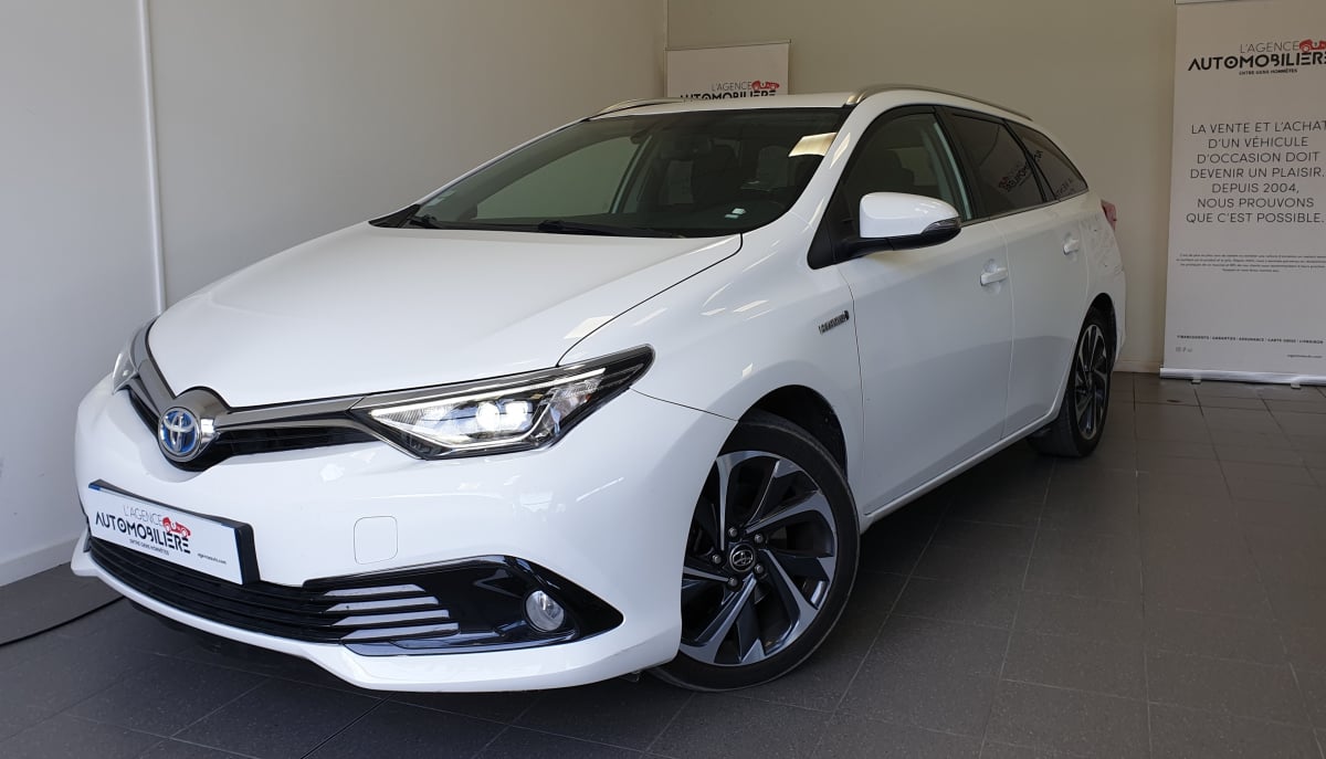 Toyota Auris Touring Sport 136 HSD Design CVT — 1
