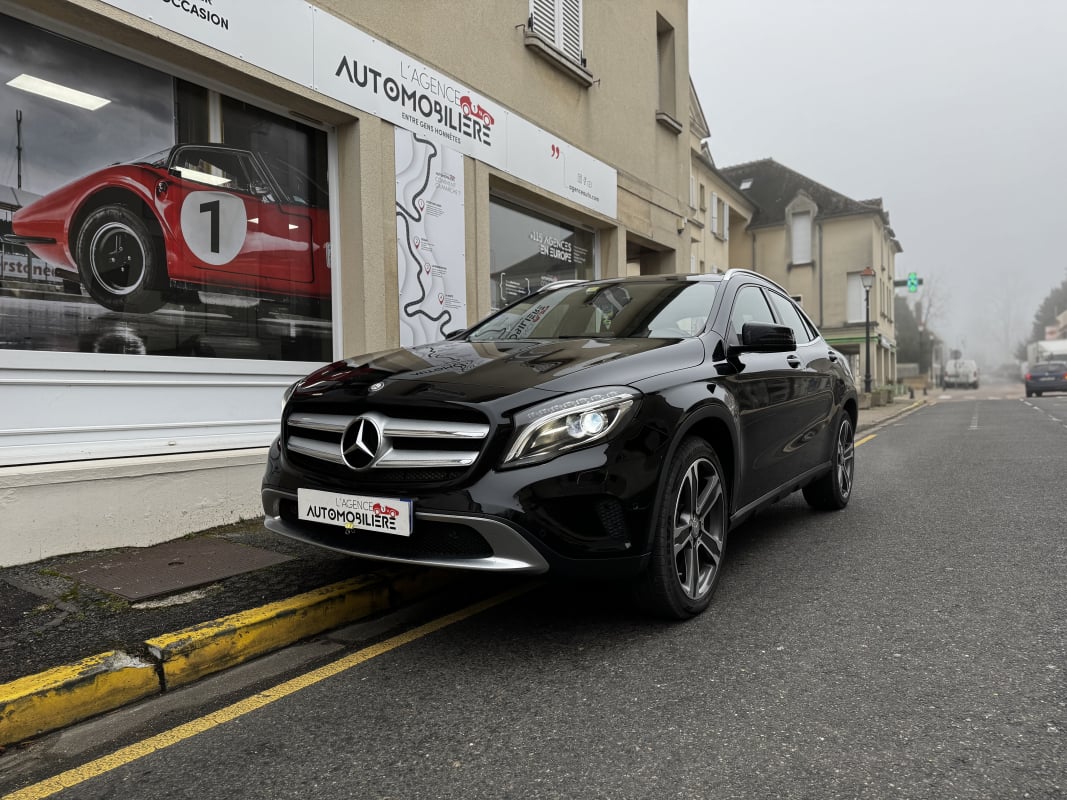 Mercedes-Benz Classe GLA 180 7G-DCT FASCINATION + TOIT OUVRANT — 1