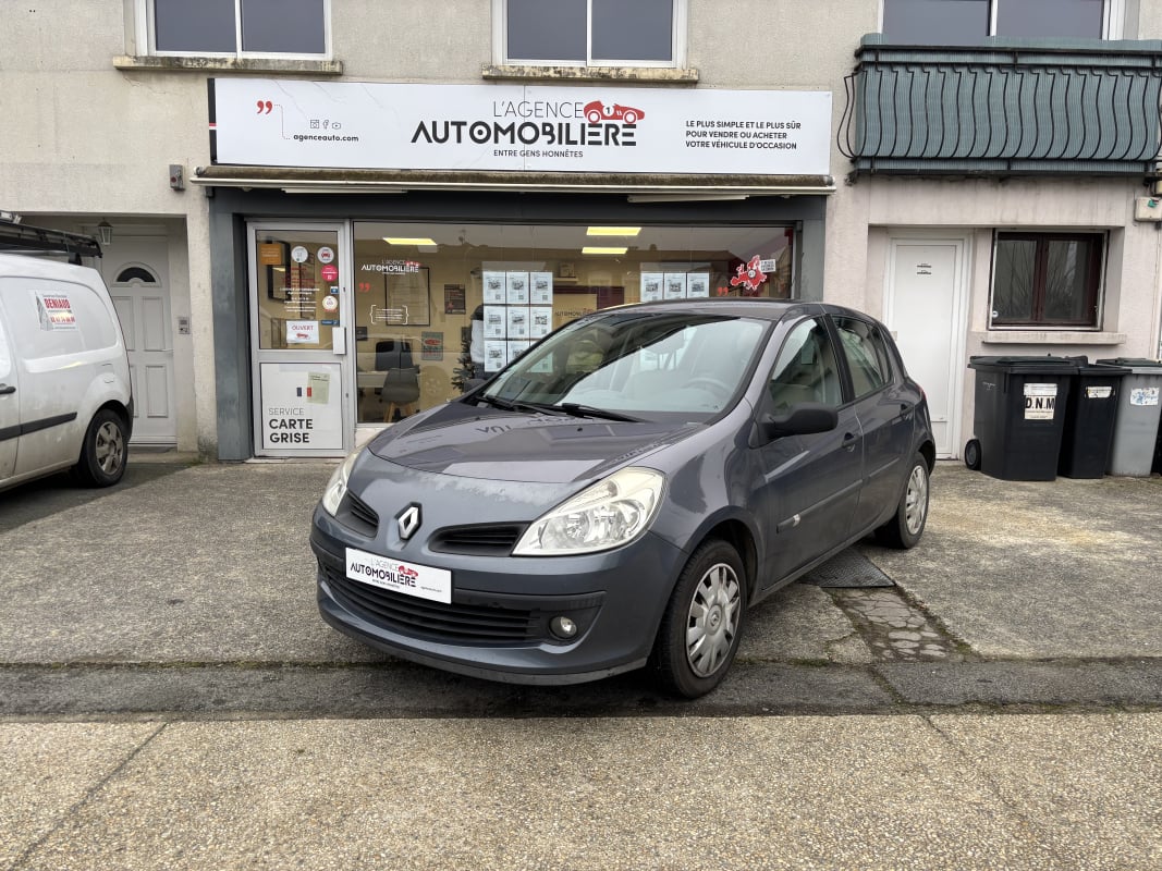 Renault Clio III 5 Portes 1.4 98 cv — 1