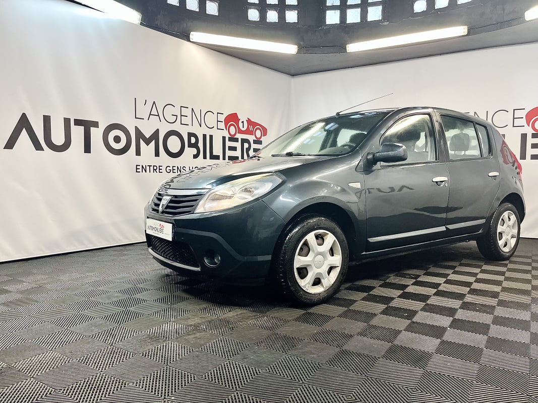 Dacia Sandero 1.6 MPI 90CH LAUREATE — 1