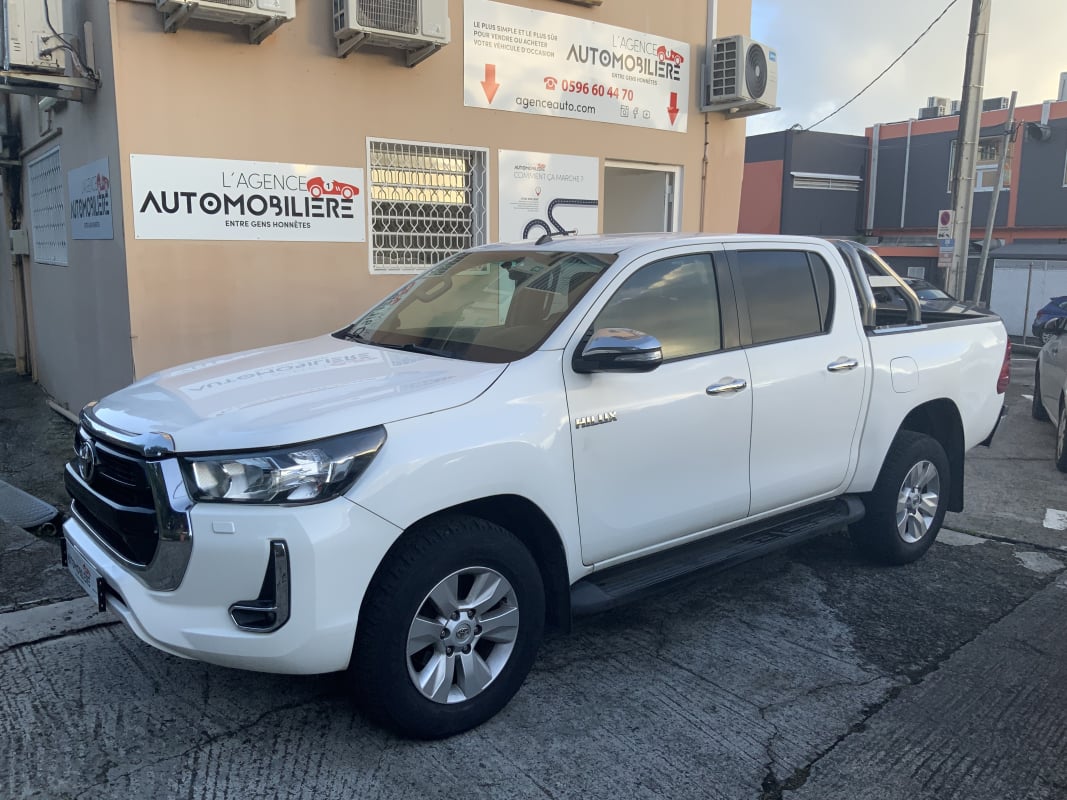 Toyota Hilux 2.4 D-4D DOUBLE CAB INVINCIBLE AUTO — 1