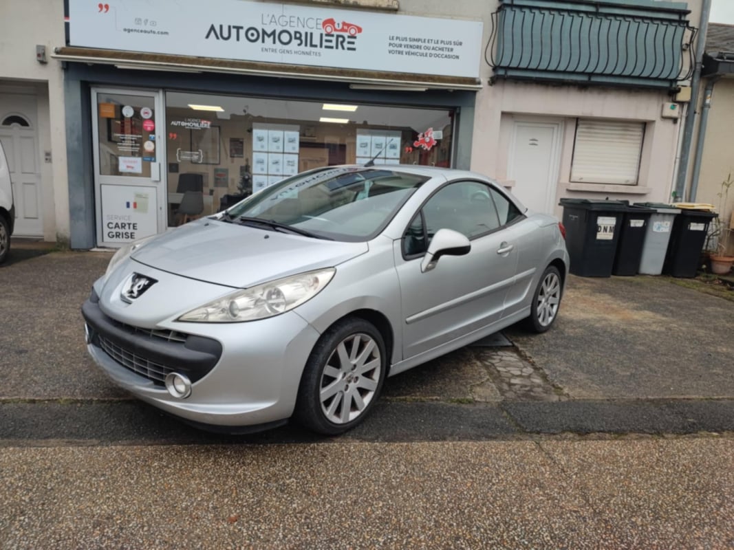 Peugeot 207 CC 1.6 HDi 110cv 2 EME MAIN — 1