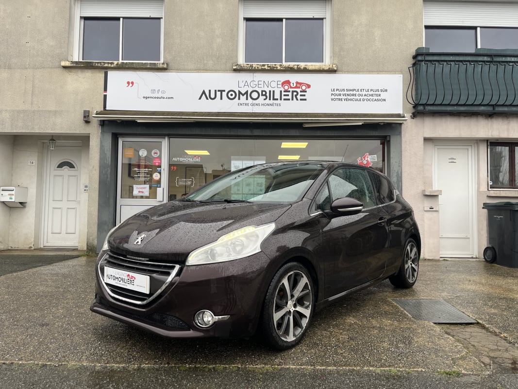 Peugeot 208 1.6 HDI 115cv FELINE - Toit panoramique - Toutes options — 1