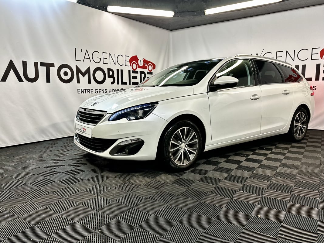 Peugeot 308 SW 1.2 PURETECH 130 S&S ALLURE (attelage) — 1