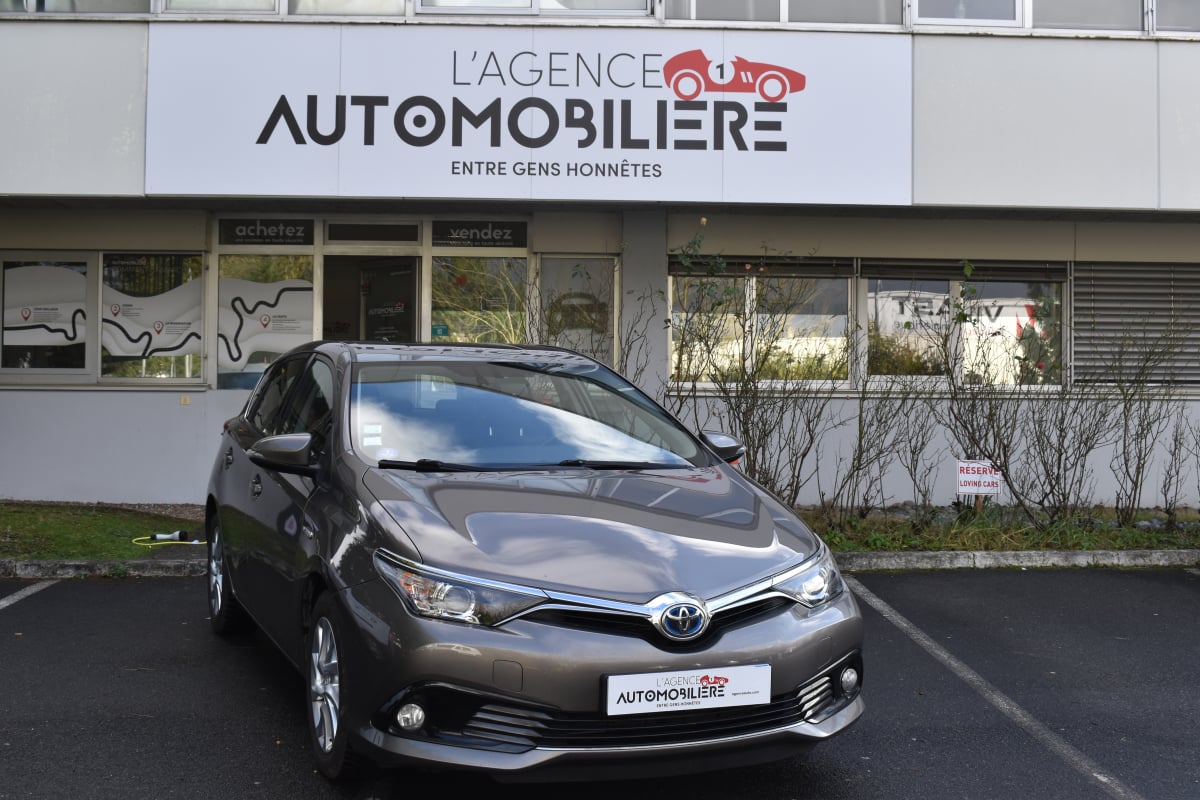 Toyota Auris dynamic Hatchback 1.8 VVT-i HSD CVT Hybride 136 cv Boîte auto 1ERE MAIN SUIVI TOTOYA — 1