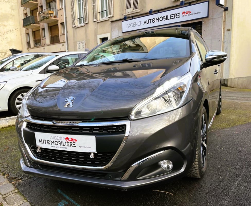 Peugeot 208 (2) 1.2 PURETECH 82 TECH EDITION 5P 1ERE MAIN, ENTRETIEN EXCLUSIF PEUGEOT — 1