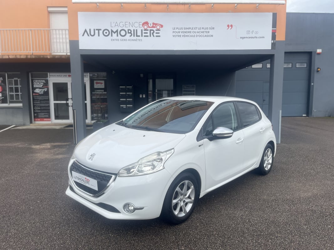 Peugeot 208 Style 5 Portes 1.2 VTi 82 cv Moteur changé/Radar de recul — 1