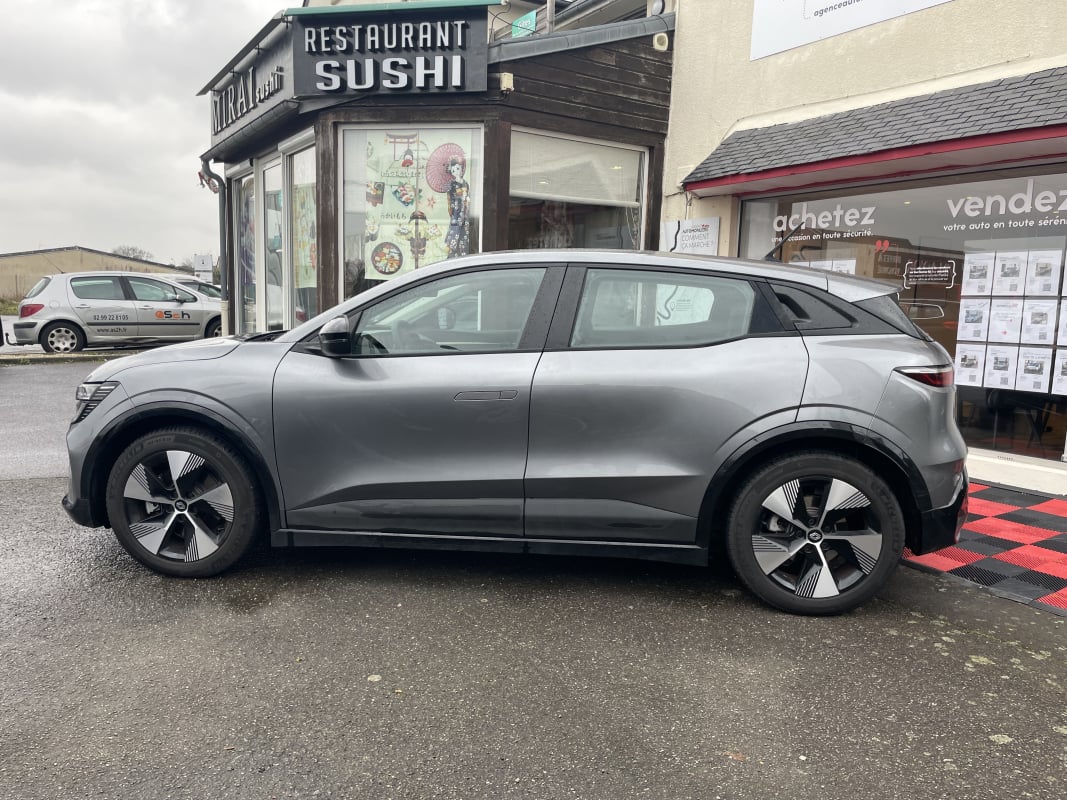 Renault Megane V E-TECH EV60 220 SUPER CHARGE EQUILIBRE 60 KWH — 2