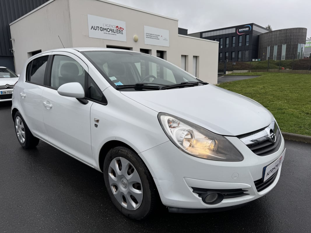 Opel Corsa 1.2i 75 ESSENCE/GPL 5 portes 111 | GARANTIE 3 MOIS — 1