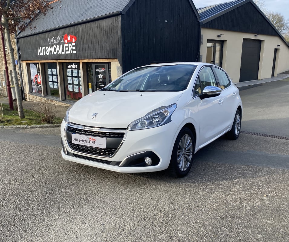 Peugeot 208 1.2 PURETECH 110 CH ALLURE — 1