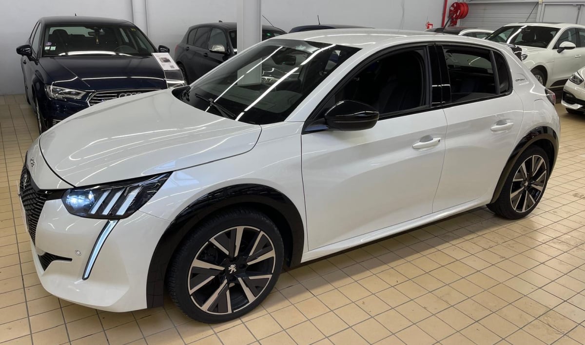 Peugeot 208 II 1.2 PURETECH 130 S&S GT LINE EAT8 — 1