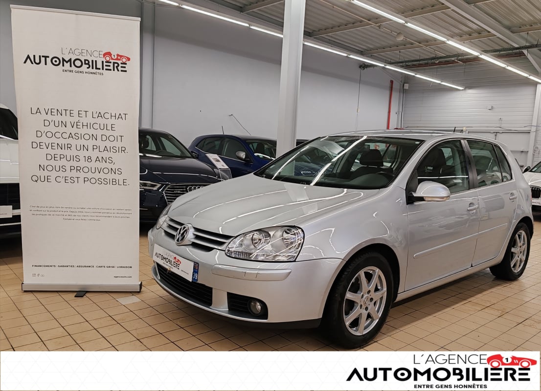 Volkswagen Golf v 1.6 FSI TREND — 1