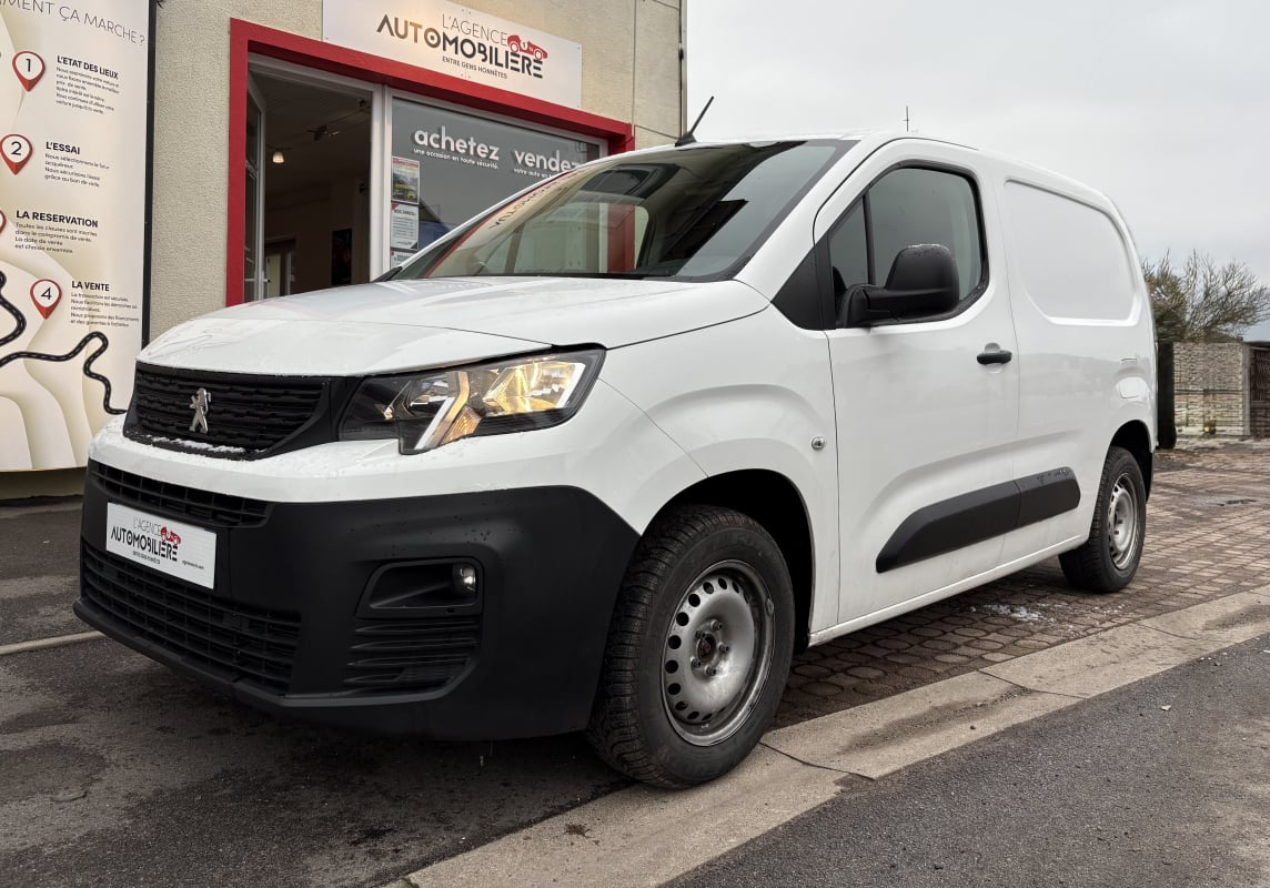 Peugeot Partner 1.2 12V 110 cv Attelage — 1