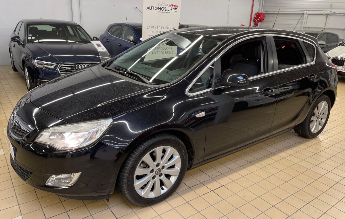 Opel Astra ASTRA IV 1.7 CDTI 110 FAP COSMO — 1