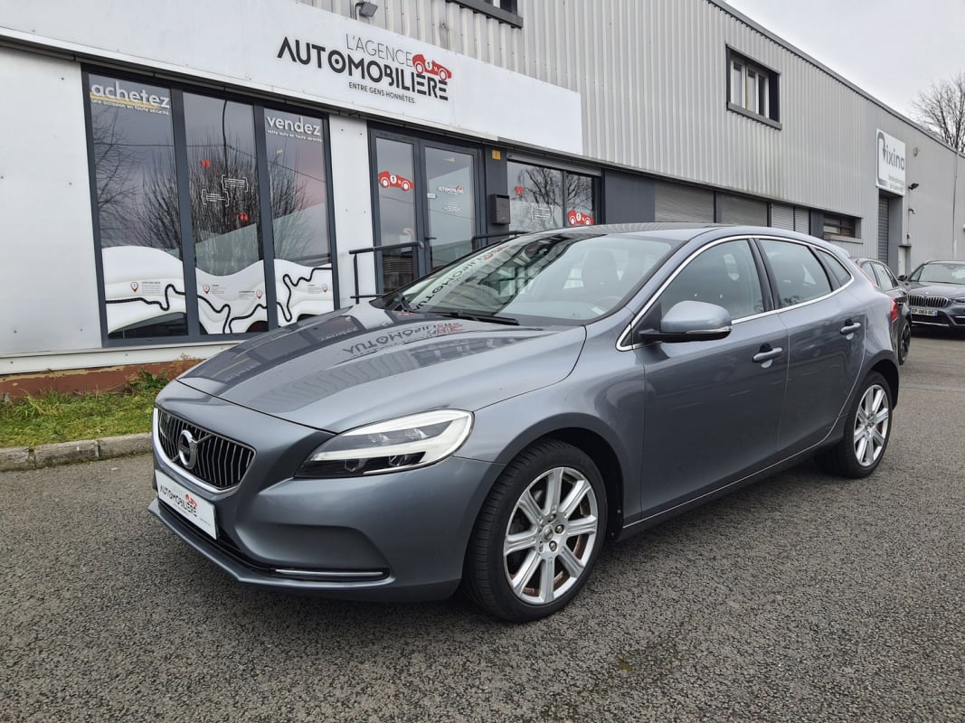 Volvo V40 D2 2L 120 CH INSCRIPTION — 1