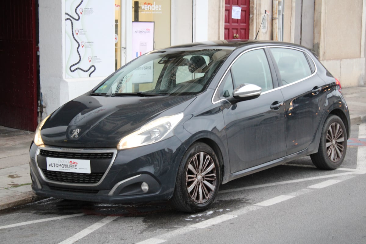 Peugeot 208 GENERATION-I 1.6 BLUEHDI 100 ALLURE ( Toit panoramique, Caméra de recul, Carplay ... ) — 1
