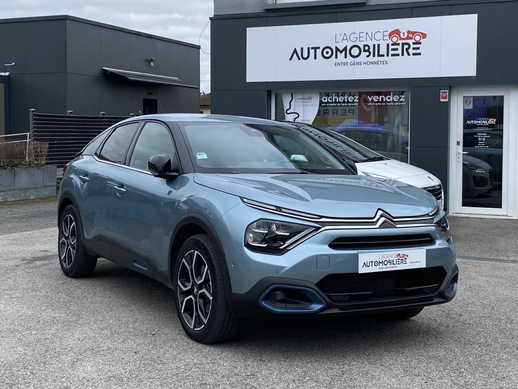 Citroen Ë-C4 136 SHINE AUTOMATIQUE - VOLANT ET SIEGES CHAUFFANTS - CAMERA - CARPLAY — 1