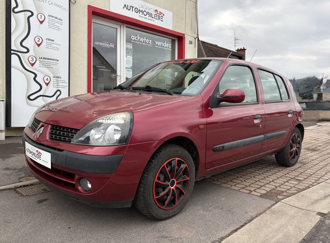 Renault Clio II 5 Portes Phase 2 1.2 60cv Attelage — 1