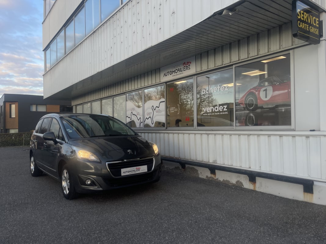 Peugeot 5008 1.6 BlueHDi S&S 120 CV STYLE 7 Places — 1