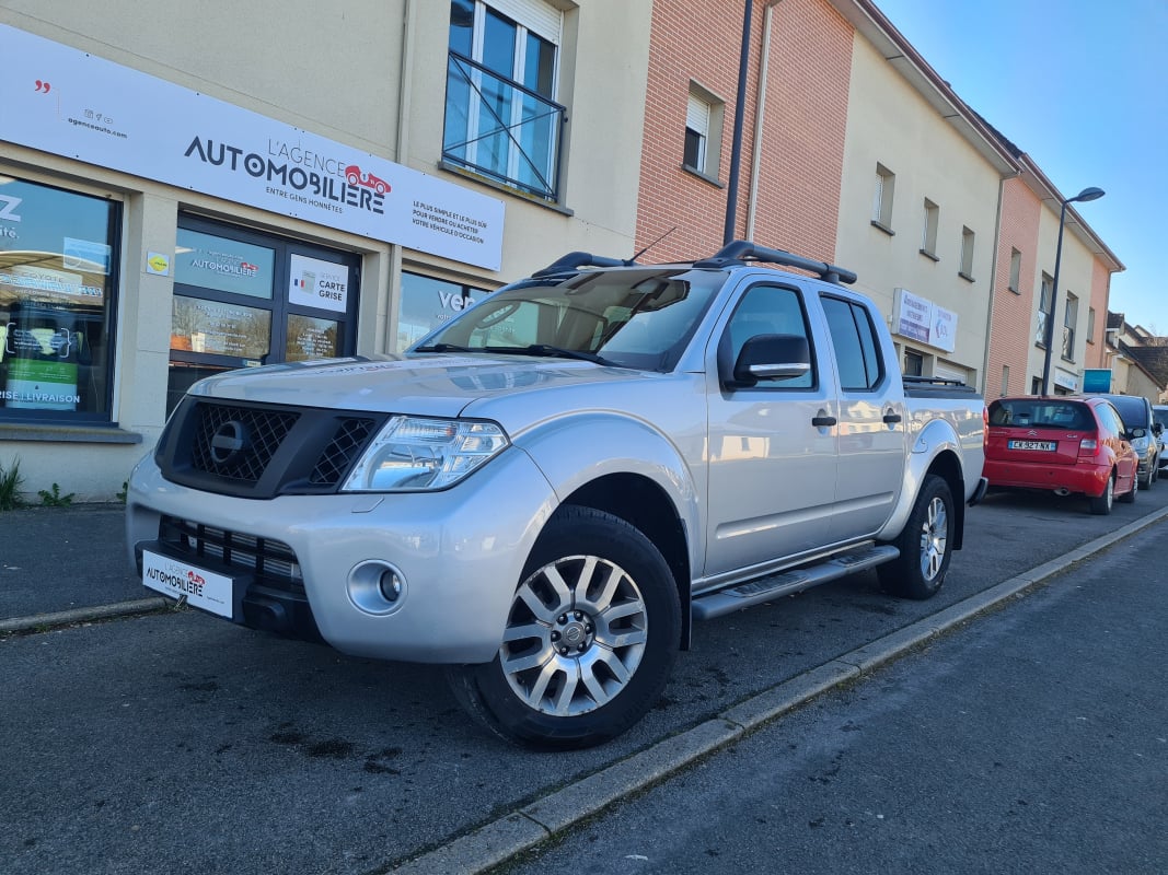 Nissan Navara Double-cab V6 231 4X4 LIMITED EDITION — 1