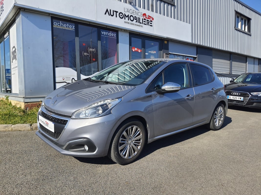 Peugeot 208 1,2 PURETECH 82 SIGNATURE — 1