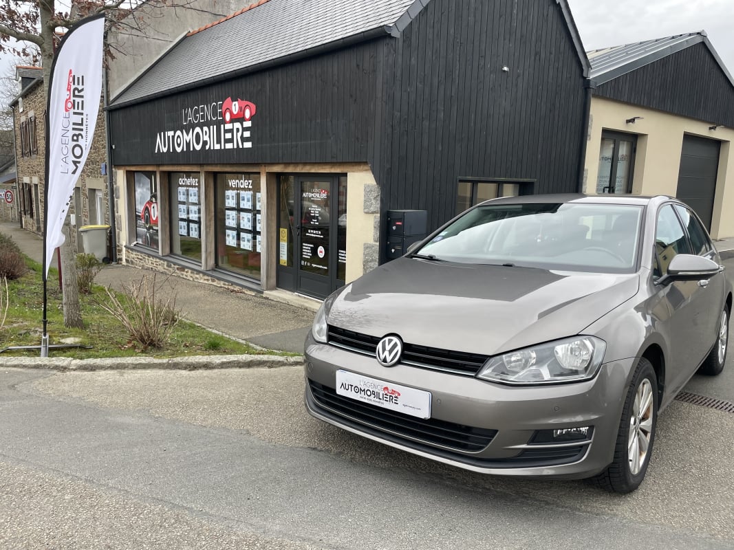 Volkswagen Golf 1.2 TSI 105 CONFORT LINE BLUEMOTION — 1