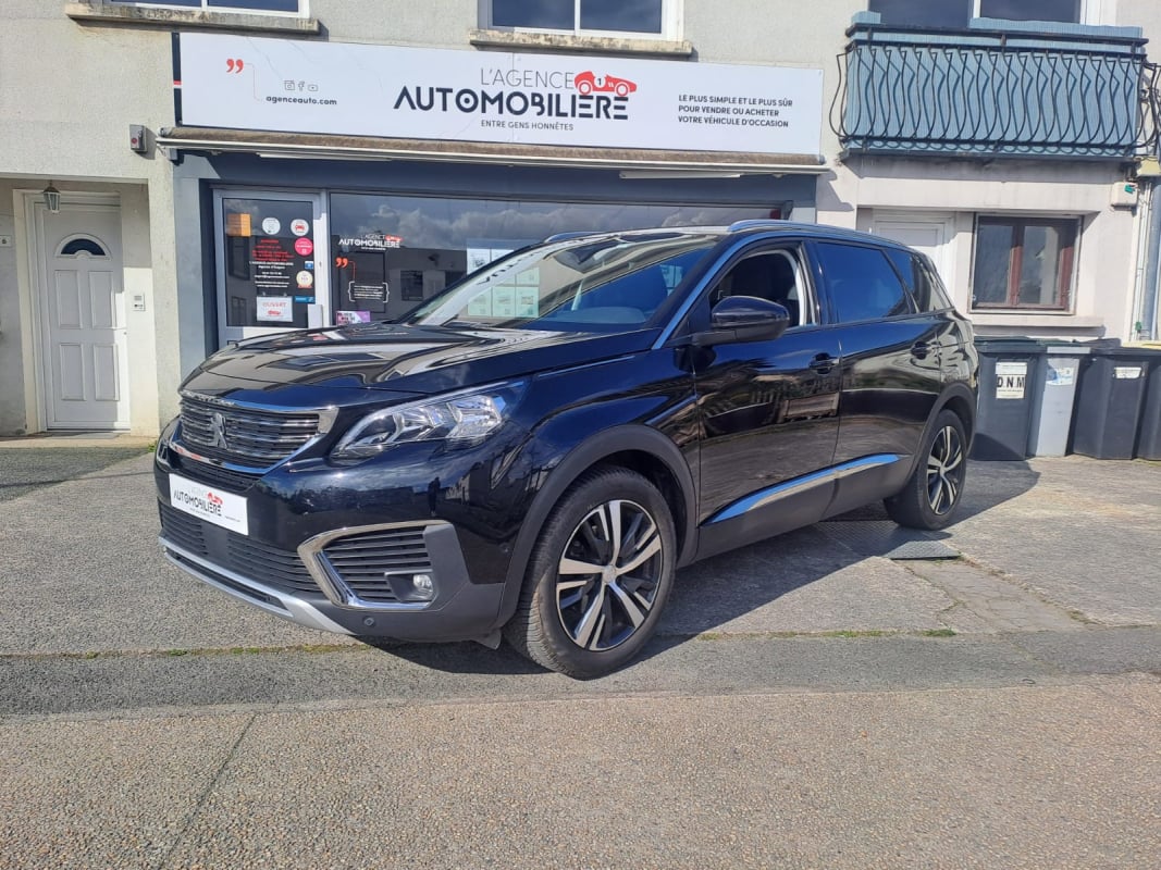 Peugeot 5008 1.2 PureTech 130 cv Allure - 7 Places - Attelage — 1