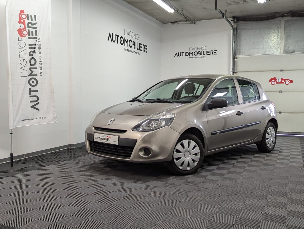 Renault Clio III (2) 1.2 75 5P — 1
