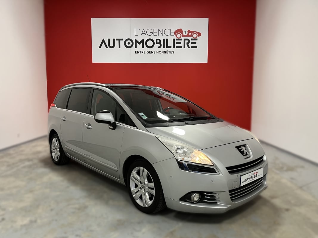 Peugeot 5008 PEUGEOT 5008 1.6 HDI BMP6 ALLURE TOIT PANO 7 SIEGES ET ATTELAGE — 1