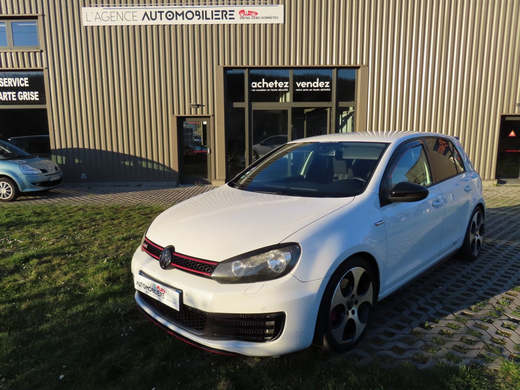 Volkswagen Golf 2.0 GTI 211Cv — 1