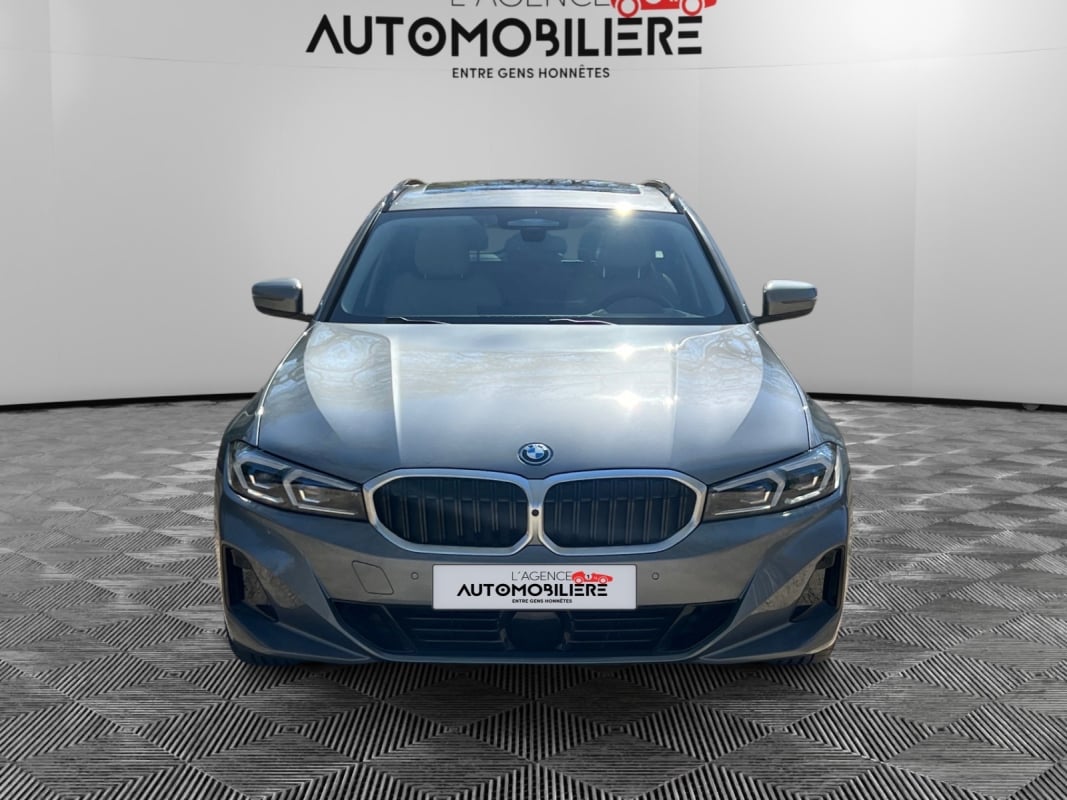 BMW Série 3 320e Touring PHEV/4X4/Cuir/Toit panoramique/Head Up Display/Attache remorque/Garantie BMW — 1