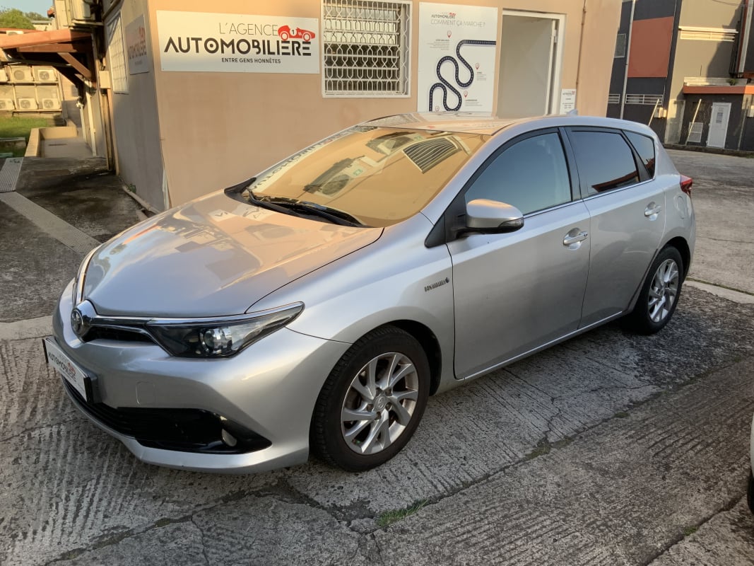 Toyota Auris HYBRIDE 136H DYNAMIC — 1