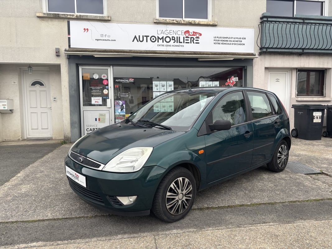 Ford Fiesta V 1.4 i 80 cv GHIA - Faible kilométrage — 1