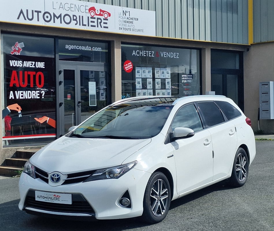 Toyota Auris 1.8 VVT-I HYBRIDE 136 H — 1