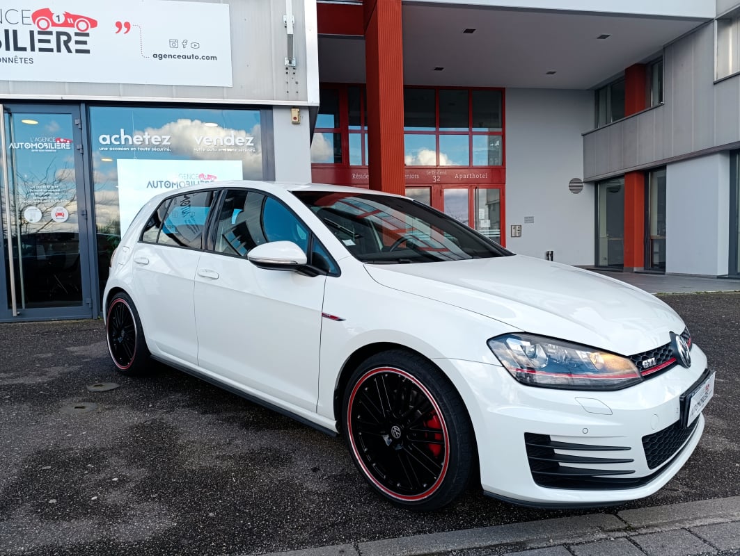 Volkswagen Golf VII 2.0 TFSI GTI DSG6 220 cv BLUE MOTION — 1