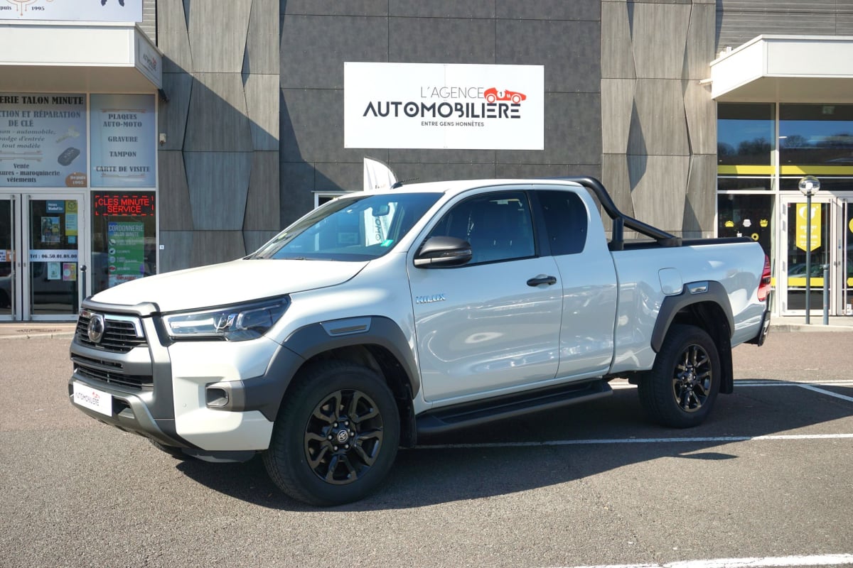 Toyota Hilux 2.8 D-4D 204 X-tra cabine Invincible — 1