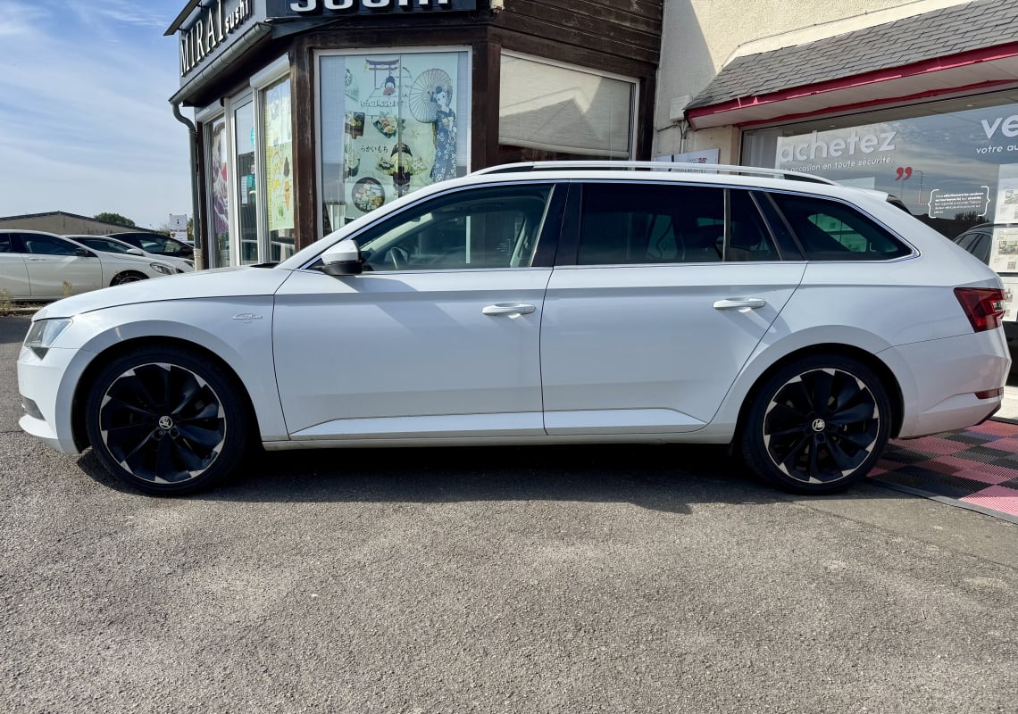 Skoda Superb Combi COMBI 2.0 TDI 190 4X4 LAURIN & KLEMENT DSG6 — 2