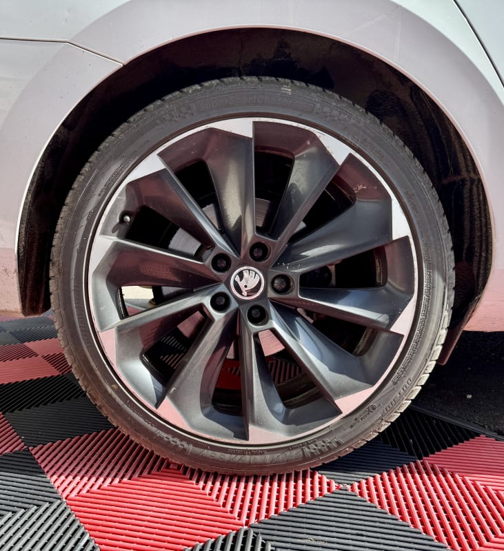 Skoda Superb Combi COMBI 2.0 TDI 190 4X4 LAURIN & KLEMENT DSG6 — 30
